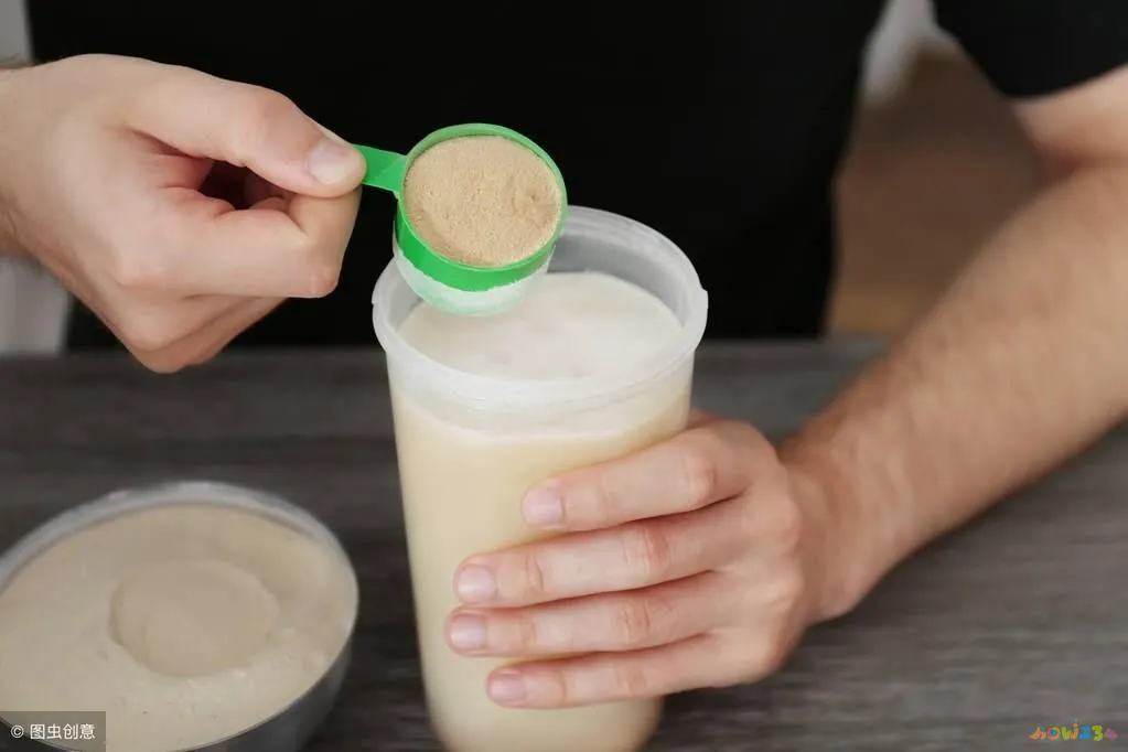 蛋白单纯能喝粉运动少的奶粉吗_单纯喝蛋白粉可以增肌吗_单纯喝蛋白粉运动少 能减脂吗
