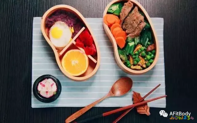 瘦晚饭能运动吃加月饼吗_瘦晚饭能运动吃加月子餐吗_不吃晚饭加运动一个月能瘦多少