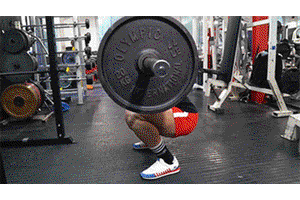 杠铃深蹲中髋关节的作用及如何正确打开髋关节提升训练效果