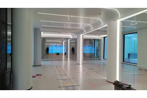 科技助力室内健身：LED跑道与硬核装备让运动更高效有趣