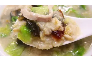 皮蛋瘦肉粥虽有减肥辅助效果但有限,应适量食用