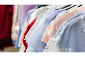 草汁弄到衣服上怎么洗 衣服上的汗渍怎么洗掉