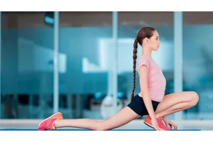 伸展运动的重要性及常规拉伸方法：骆驼式、前屈式与蛙式详解