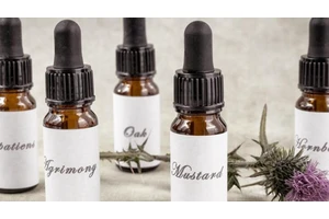 脸上有痘痘可以用兰蔻粉水吗 小心反而加重痘痘