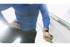 21岁运动爱好者阿文髋前侧拉伤、膝关节扭伤病痛及改善情况扫码咨询