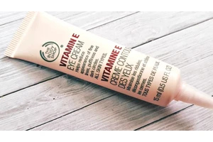 兰蔻粉水可以涂眼周吗 爽肤水涂眼睛周围有讲究