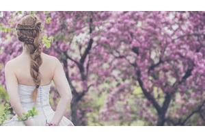 白色雪纺上衣搭配什么裙子