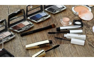 初学画眉毛用眉粉好还是眉笔好 简单眉笔画眉方法