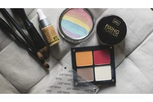 单眼皮怎么画眼线显眼大