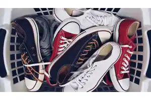 乒乓球鞋和羽毛球鞋的区别 白球鞋上的霉点怎么洗