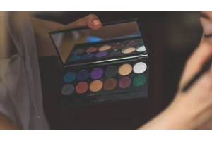 男士烟熏妆的画法步骤