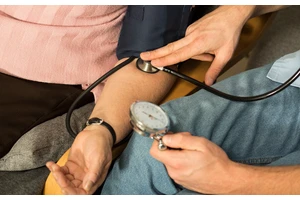 秋冬季节气温降低，有高血压的朋友，要注意血压的变化