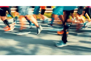 碳板跑鞋风靡校园！ 是“体考神器”还是“毁脚凶器”？