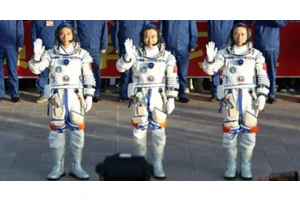允许“套娃”！航天员穿的压力服也有外套