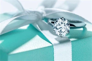 蒂芙尼求婚结婚钻戒多少钱，“钻戒之王”Tiffany为什么这么火