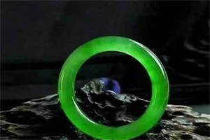 贵妃手镯和正圈手镯的区别，3个诀窍教你如何挑选翡翠手镯