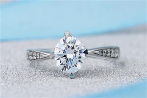 钻戒买什么牌子性价比高，30分50分钻戒价格贵吗