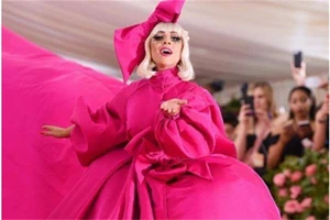Lady Gaga参加Met Gala，16分钟飙戏观众大饱