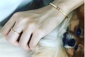 奢侈珠宝饰品，金银的高级感衬出女性典雅