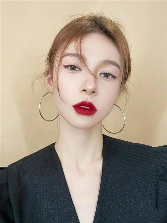 盘点大牌粉底液，雅诗兰黛滋润，Mac不挑肤质，兰蔻更持久 粉底液 第1张