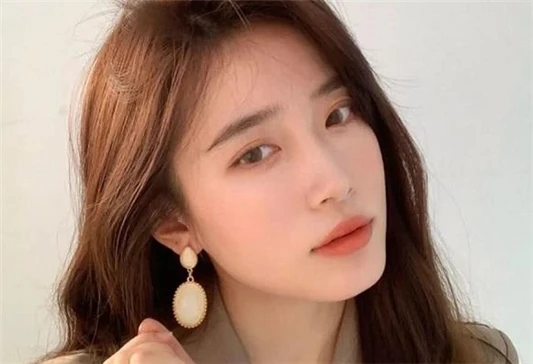 唇彩和唇膏的区别 唇彩 唇膏 第5张