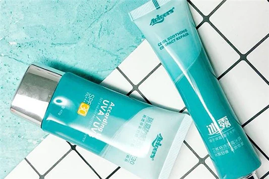 适合混油皮痘痘肌的隔离 雅诗兰黛 隔离霜 第3张