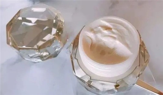 大牌面霜别盲目跟风，功效搞错了难怪没效果，SK2并不抗老 面霜 第1张