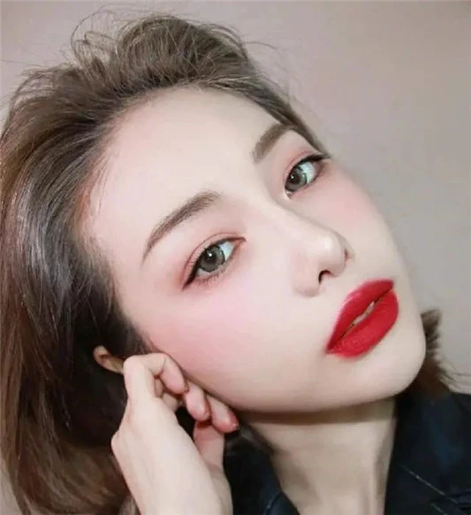 这几款十分百搭的口红色号，可以提高你的颜值，还很提升你的气色 口红 第2张