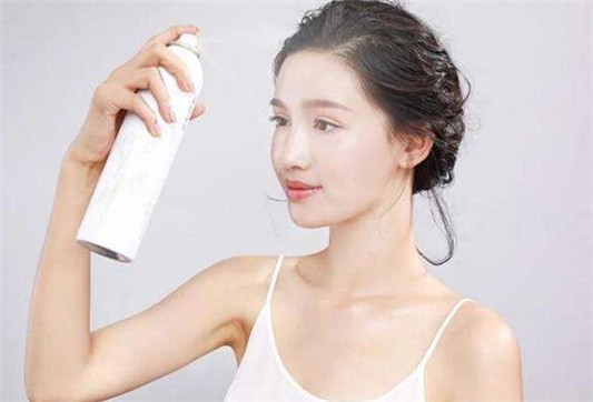 补妆可以用定妆喷雾吗 补妆 定妆喷雾 第1张