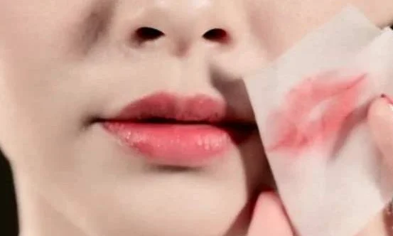 椰子油可不可以用来卸唇妆 卸唇妆 椰子油 美妆 第2张