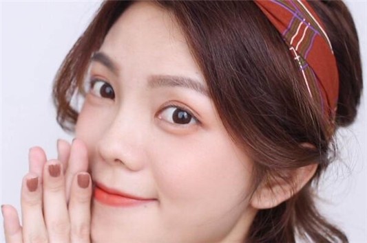 雅诗兰黛白金粉底液适合油皮吗 雅诗兰黛 粉底液 第1张