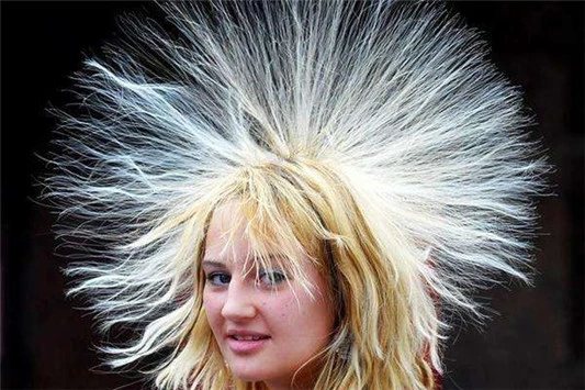 毛衣起静电贴在身上怎么办 毛衣 女装 第2张