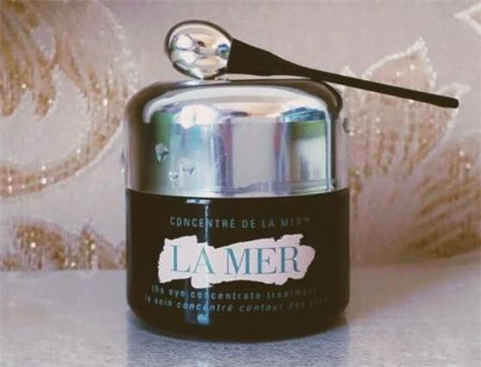 海蓝之谜眼霜适合干皮吗 海蓝之谜 眼霜 第2张 海蓝之谜眼霜适合干皮吗 海蓝之谜 眼霜 第2张