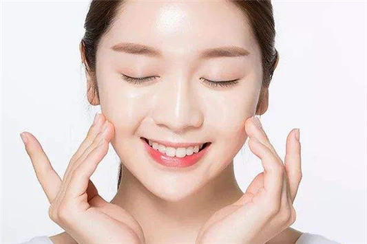 爽肤水是喷好还是涂好 爽肤水 第3张