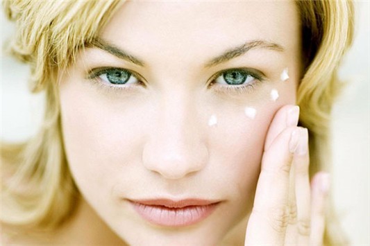 羽西眼霜和欧莱雅眼霜哪个好 羽西 欧莱雅 眼霜 第1张 羽西眼霜和欧莱雅眼霜哪个好 羽西 欧莱雅 眼霜 第1张