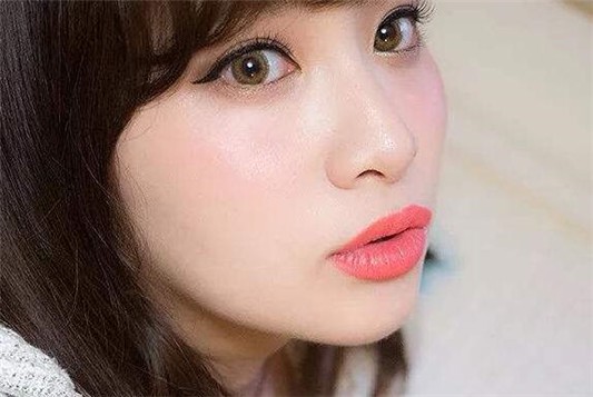 珊瑚色口红适合多大年龄的人使用 珊瑚色口红 第1张