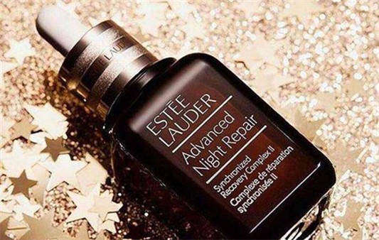 雅诗兰黛小棕瓶精华用在哪一步，小棕瓶使用手法你知道吗 雅诗兰黛 雅诗兰黛小棕瓶 精华液 第1张