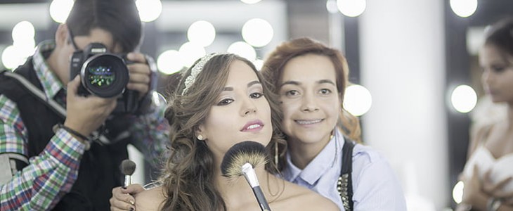 怎样画烟熏妆 烟熏妆 美妆 第2张