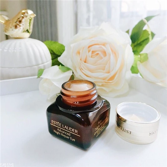 雅诗兰黛抗蓝光眼霜好用吗,对抗黑眼圈必备眼霜全面测评 雅诗兰黛 雅诗兰黛眼霜 雅诗兰黛抗蓝光眼霜好用吗 第4张 雅诗兰黛抗蓝光眼霜好用吗,对抗黑眼圈必备眼霜全面测评 雅诗兰黛 雅诗兰黛眼霜 雅诗兰黛抗蓝光眼霜好用吗 第4张