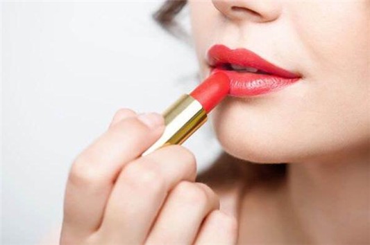 口红必须要用卸妆水才能卸掉吗 口红 卸妆水 第1张