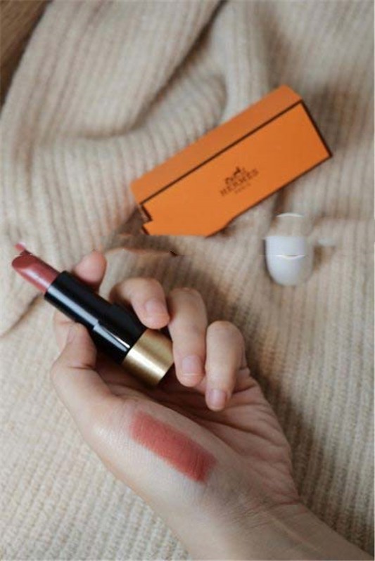 Hermes爱马仕缎光唇膏#21色号试色分享 Hermes 口红 唇膏 爱马仕 试色 第1张