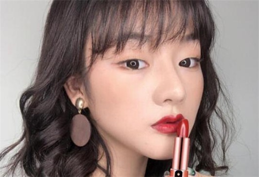 枫叶红口红适合什么年龄的人用 枫叶红口红 第1张