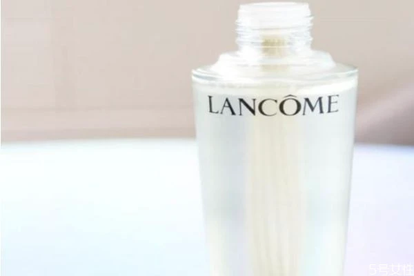 兰蔻极光水适合冬天用吗，兰蔻极光水应该与什么一起用 兰蔻极光水 兰蔻 第2张