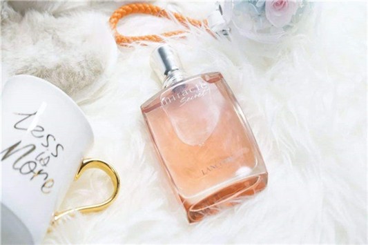 兰蔻香水和迪奥香水哪个好 兰蔻 香水 迪奥 第1张 兰蔻香水和迪奥香水哪个好 兰蔻 香水 迪奥 第1张