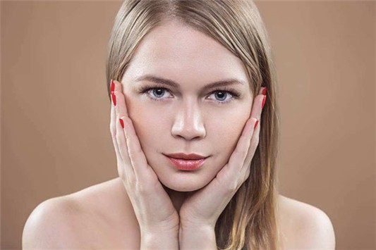 嘴唇发黑怎么可以变红 唇膏 第1张