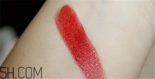 雅诗兰黛和迪奥口红哪个好用，雅诗兰黛和迪奥口红对比测评 口红 雅诗兰黛和迪奥口红哪个好用 雅诗兰黛和迪奥口红对比测评 第3张