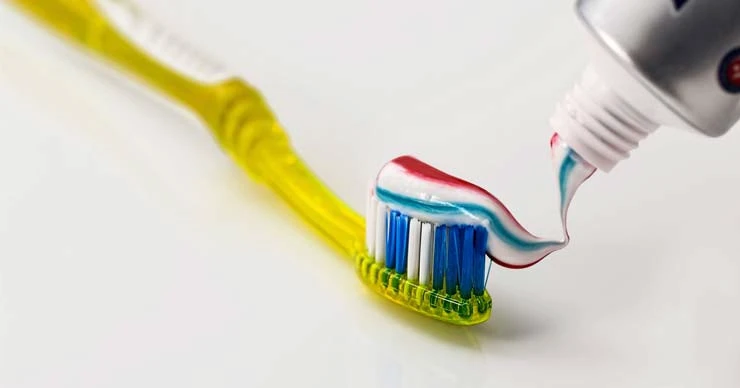 如何去除白色衣服上的食物污渍 生活质量 第2张