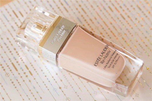 雅诗兰黛白金粉底液适合多大年龄 雅诗兰黛 粉底液 第1张