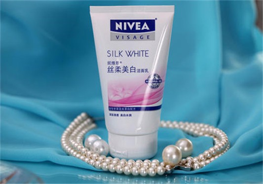 妮维雅和欧莱雅哪个好，如何选择合适的护肤品 妮维雅 欧莱雅 护肤品 第1张
