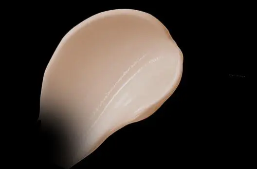 海蓝之谜鎏金焕颜精华眼霜适合年龄 海蓝之谜 鎏金焕颜精华眼霜 第3张